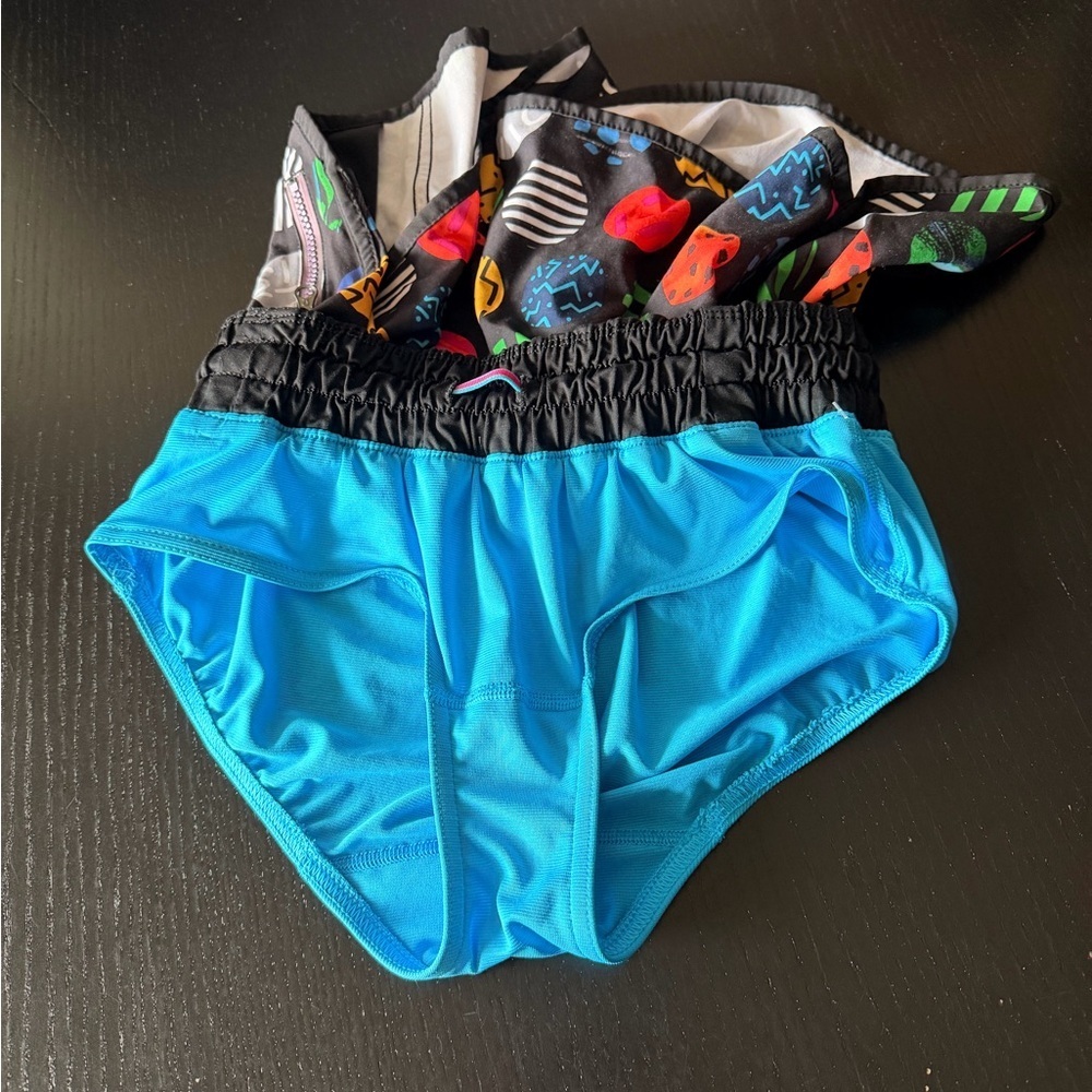 Lululemon SeaWheeze Tracker Shorts size 4 - Picture 3 of 7